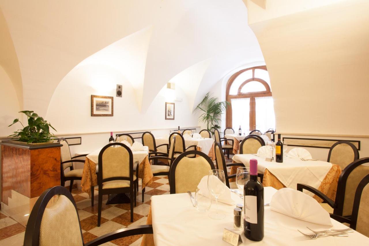 Hotel Portici - Romantik & Wellness Riva del Garda Exterior photo