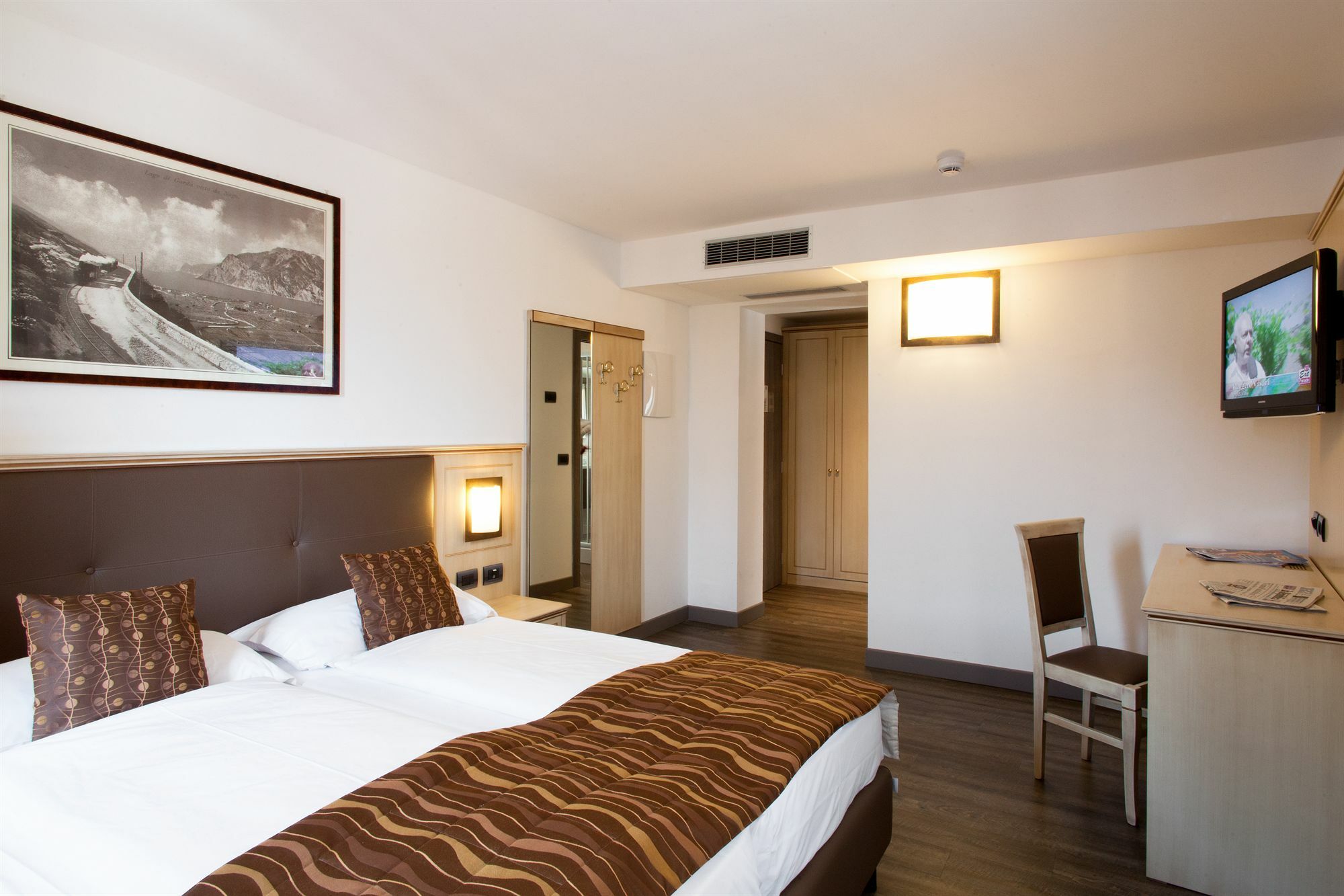 Hotel Portici - Romantik & Wellness Riva del Garda Exterior photo